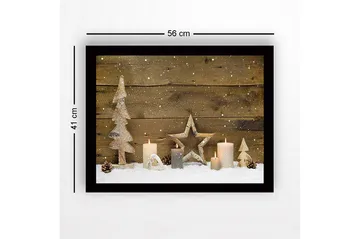 Inramad Canvastavla i trä - 41x56 cm - Vinterlandskap med dekorationer av träd och ljus - Vit / Beige / Brun - Inredning - Tavlor & posters - Canvastavla