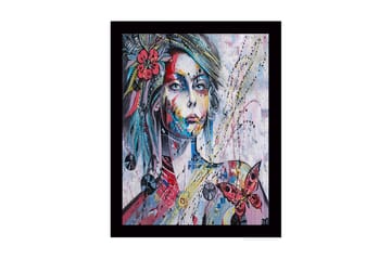 Inramad Canvastavla i trä - 41x56 cm - Porträtt av en kvinna med färgglada detaljer och en fjäril - Rosa / Blå / Gul - Inredning - Tavlor & posters - Canvastavla