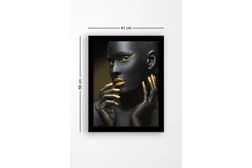 Inramad Canvastavla i trä - 41x56 cm - Porträtt av en kvinna med svart kroppsmålning och guldiga detaljer - Svart / Guld - Inredning - Tavlor & posters - Canvastavla