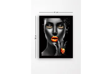 Inramad Canvastavla i trä - 41x56 cm - Porträtt av en kvinna med starka färger på läppar och ögonfransar - Orange / Svart - Inredning - Tavlor & posters - Canvastavla