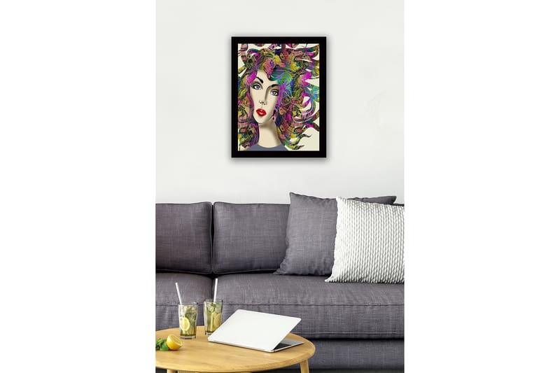 Inramad Canvastavla i trä - 41x56 cm - Porträtt av en kvinna med färgstarka, svallande hårstrån - Lila / Grön / Rosa - Inredning - Tavlor & posters - Canvastavla