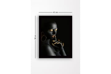 Inramad Canvastavla i trä - 41x56 cm - Porträtt av en kvinna med svart kroppsmålning och guldiga detaljer - Svart / Guld - Inredning - Tavlor & posters - Canvastavla