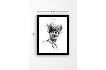 Inramad Canvastavla i trä - 41x56 cm - Porträtt av en man med en kreativ och naturinspirerad huvudbonad - Svart / Vitt - Inredning - Tavlor & posters - Canvastavla