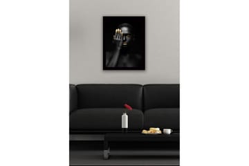 Inramad Canvastavla i trä - 41x56 cm - Porträtt av en kvinna med en hand som täcker halva ansiktet - Svart / Guld - Inredning - Tavlor & posters - Canvastavla