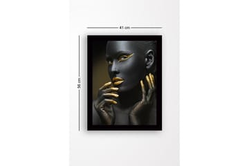 Inramad Canvastavla i trä - 41x56 cm - Porträtt av en kvinna med svart kroppsmålning och guldiga detaljer - Svart / Guld - Inredning - Tavlor & posters - Canvastavla