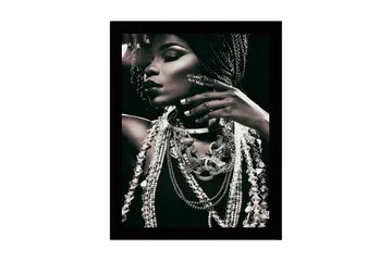 Inramad Canvastavla i trä - 41x56 cm - Porträtt av en kvinna med smycken och flätat hår - Svart / Vit / Grå - Inredning - Tavlor & posters - Canvastavla