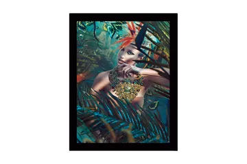 Inramad Canvastavla i trä - 41x56 cm - Porträtt av en kvinna omgiven av tropiska växter med en detaljerad halskedja - Turkos / Grön / Orange - Inredning - Tavlor & posters - Canvastavla