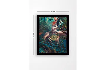 Inramad Canvastavla i trä - 41x56 cm - Porträtt av en kvinna omgiven av tropiska växter med en detaljerad halskedja - Turkos / Grön / Orange - Inredning - Tavlor & posters - Canvastavla