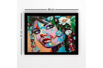 Inramad Canvastavla i trä - 41x56 cm - Porträtt av en kvinna med blomsterdekorationer i håret - Blå / Grön / Röd - Inredning - Tavlor & posters - Canvastavla