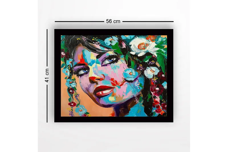 Inramad Canvastavla i trä - 41x56 cm - Porträtt av en kvinna med blomsterdekorationer i håret - Blå / Grön / Röd - Inredning - Tavlor & posters - Canvastavla