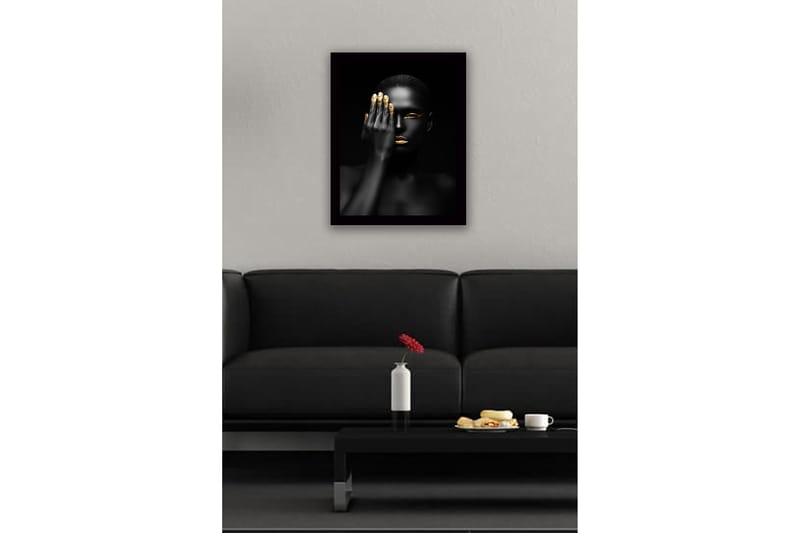Inramad Canvastavla i trä - 41x56 cm - Porträtt av en kvinna med en hand som täcker halva ansiktet - Svart / Guld - Inredning - Tavlor & posters - Canvastavla