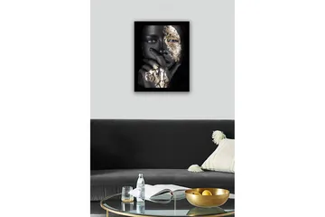 Inramad Canvastavla i trä - 41x56 cm - Porträtt av en person med guldiga detaljer på ansiktet och handen - Svart / Guld - Inredning - Tavlor & posters - Canvastavla