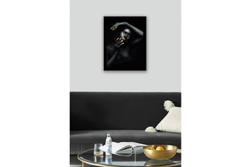 Inramad Canvastavla i trä - 41x56 cm - Porträtt av en kvinna med svart kroppsmålning och guldiga detaljer - Svart / Guld - Inredning - Tavlor & posters - Canvastavla