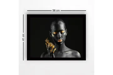 Inramad Canvastavla i trä - 41x56 cm - Porträtt av en kvinna med svart hud och guldiga detaljer som håller en ananas - Svart / Guld - Inredning - Tavlor & posters - Canvastavla