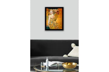 Inramad Canvastavla i trä - 41x56 cm - Porträtt av en kvinna med en gyllene klänning och detaljerade mönster - Guld / Beige / Grön - Inredning - Tavlor & posters - Canvastavla