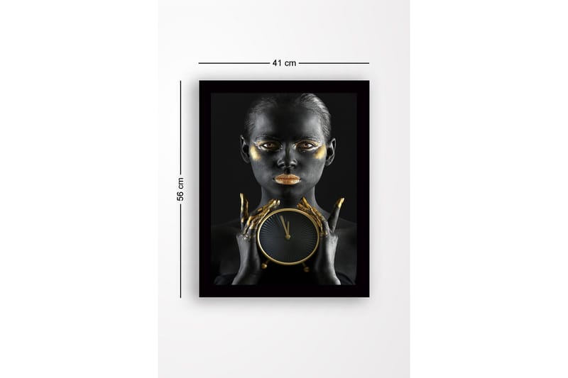 Inramad Canvastavla i trä - 41x56 cm - Porträtt av en kvinna med svart hud och guldiga detaljer som håller en klocka - Svart / Guld / Brun - Inredning - Tavlor & posters - Canvastavla