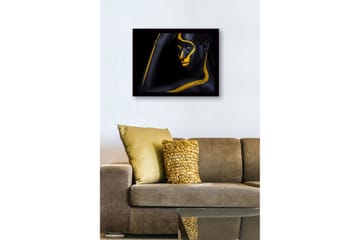 Inramad Canvastavla i trä - 41x56 cm - Porträtt av en person med svart och gul kroppsmålning - Svart / Gul - Inredning - Tavlor & posters - Canvastavla