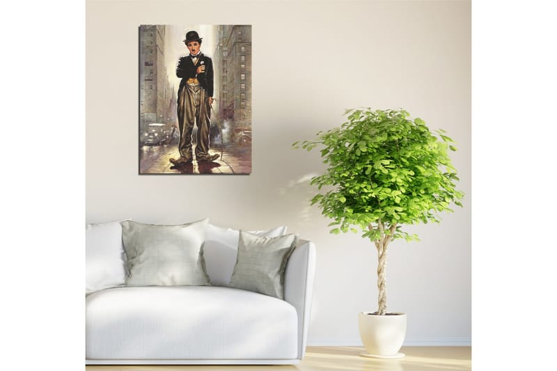 Liten Canvastavla 30x40 cm - Karaktär i klassisk kostym med käpp i stadsmiljö - Svart / Grå / Beige - Inredning - Tavlor & posters - Canvastavla