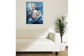 Liten Canvastavla 30x40 cm - Sensuell kvinna som omfamnar en mjuk kudde - Blå / Vit / Svart - Inredning - Tavlor & posters - Canvastavla