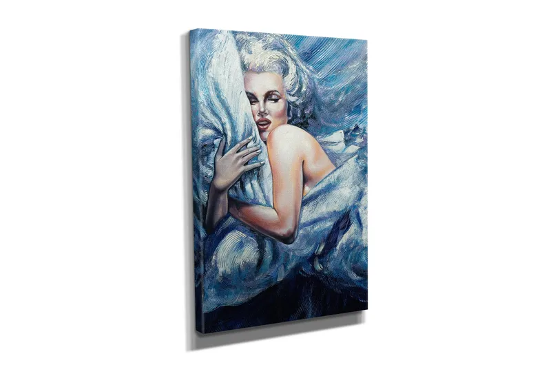 Liten Canvastavla 30x40 cm - Sensuell kvinna som omfamnar en mjuk kudde - Blå / Vit / Svart - Inredning - Tavlor & posters - Canvastavla