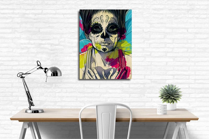 Liten Canvastavla 30x40 cm - Skulptur av en kvinna med skelettansikte och blommor i bakgrunden - Svart / Rosa / Grön - Inredning - Tavlor & posters - Canvastavla