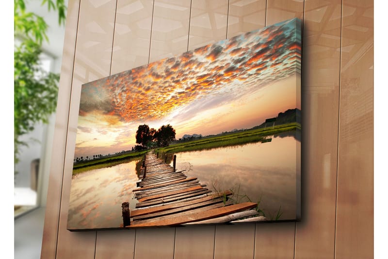 Stor Canvastavla 100x70 cm - Vacker solnedgång över en träbro som sträcker sig över stilla vatten - Orange / Grön / Brun - Inredning - Tavlor & posters - Canvastavla