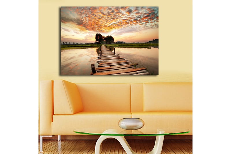 Stor Canvastavla 100x70 cm - Vacker solnedgång över en träbro som sträcker sig över stilla vatten - Orange / Grön / Brun - Inredning - Tavlor & posters - Canvastavla