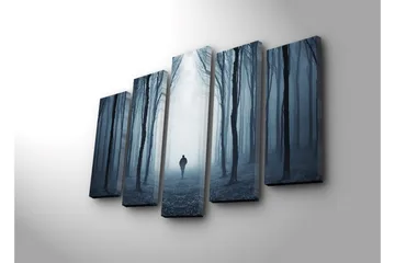 Stor Canvastavla i 5 delar 105x70 cm - Ensam figur som går genom en dimmig skog - Mörkblå / Grå / Svart - Inredning - Tavlor & posters - Canvastavla