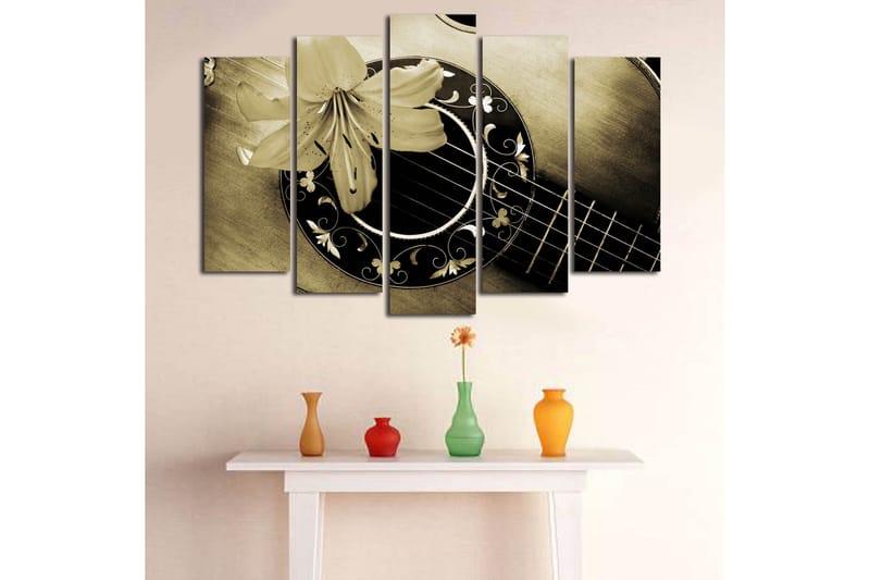 Stor Canvastavla i 5 delar 105x70 cm - Gitarr med en blomma som accentuerar instrumentets detaljer - Guld / Svart / Beige - Inredning - Tavlor & posters - Canvastavla