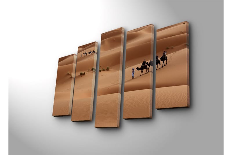 Stor Canvastavla i 5 delar 105x70 cm - Kamelkaravan som rör sig genom sanddyner - Sandbeige / Ljusbrun / Grön - Inredning - Tavlor & posters - Canvastavla