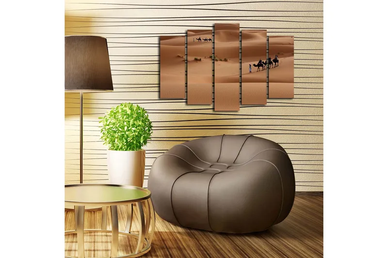 Stor Canvastavla i 5 delar 105x70 cm - Kamelkaravan som rör sig genom sanddyner - Sandbeige / Ljusbrun / Grön - Inredning - Tavlor & posters - Canvastavla