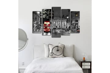 Stor Canvastavla i 5 delar 105x70 cm - Röd dubbeldäckare på en stadsgata i nattmiljö - Röd / Svart / Grå - Inredning - Tavlor & posters - Canvastavla