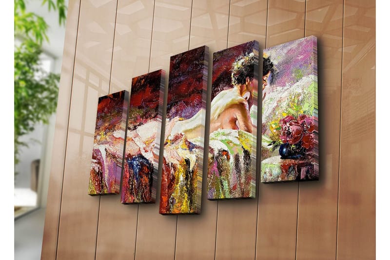 Stor Canvastavla i 5 delar 105x70 cm - Sensuell kvinna som vilar på en säng med blommor i närheten - Röd / Lila / Beige - Inredning - Tavlor & posters - Canvastavla