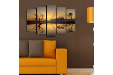 Stor Canvastavla i 5 delar 105x70 cm - Stämningsfull solnedgång med silhuetter av träd vid vattnet - Guld / Svart - Inredning - Tavlor & posters - Canvastavla