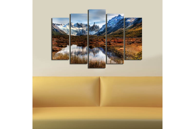 Stor Canvastavla i 5 delar 105x70 cm - Storslagen fjällandskap med snötäckta toppar och spegelblanka sjöar - Mörkgrön / Blå / Orange - Inredning - Tavlor & posters - Canvastavla