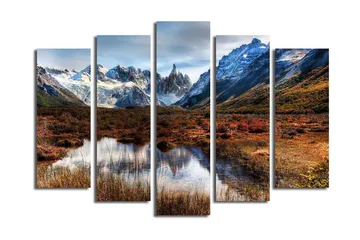 Stor Canvastavla i 5 delar 105x70 cm - Storslagen fjällandskap med snötäckta toppar och spegelblanka sjöar - Mörkgrön / Blå / Orange - Inredning - Tavlor & posters - Canvastavla