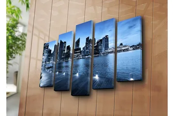 Stor Canvastavla i 5 delar 105x70 cm - Storslagen stadsbild vid vattnet med moderna skyskrapor - Blå / Mörkblå / Grå - Inredning - Tavlor & posters - Canvastavla