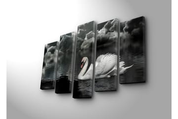 Stor Canvastavla i 5 delar 105x70 cm - Svart och vit svan som simmar i en spegelblanka sjö under dramatiska moln - Vit / Svart / Grå - Inredning - Tavlor & posters - Canvastavla