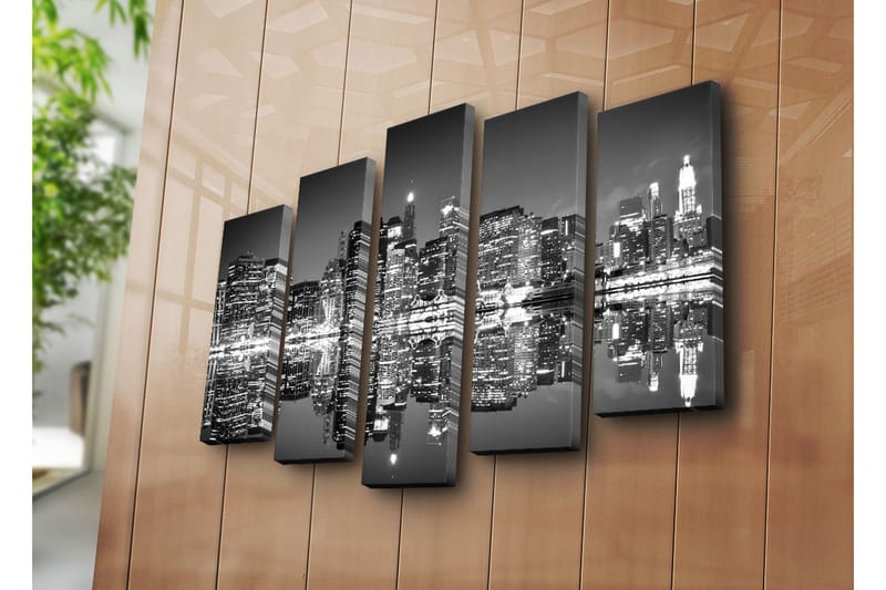 Stor Canvastavla i 5 delar 105x70 cm - Svartvit stadsbild med reflektioner i vattnet - Svart / Vitt / Grått - Inredning - Tavlor & posters - Canvastavla