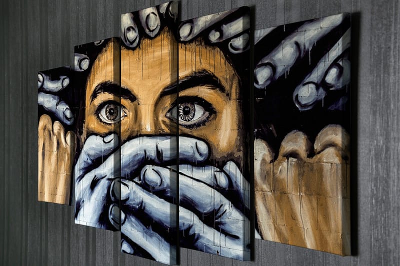 Stor Canvastavla i 5 delar 105x70 cm - Uttrycksfullt ansikte med händer som täcker munnen - Svart / Hudfärg / Grå - Inredning - Tavlor & posters - Canvastavla