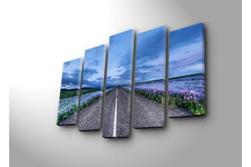 Stor Canvastavla i 5 delar 105x70 cm - Vacker landsväg omgiven av lila blommor och dramatiska moln - Lila / Blå / Grå - Inredning - Tavlor & posters - Canvastavla