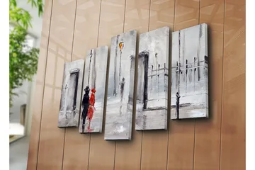 Stor Canvastavla i 5 delar 105x70 cm - Par i regn med en röd klänning och svart kostym - Röd / Svart / Grå - Inredning - Tavlor & posters - Canvastavla