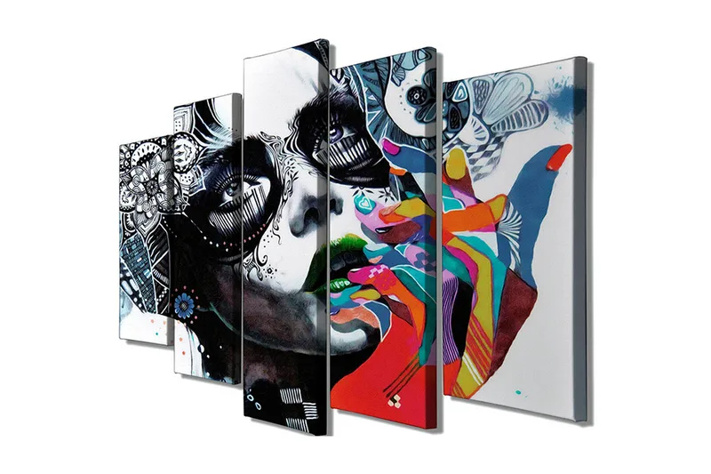 Stor Canvastavla i 5 delar 105x70 cm - Porträtt av en kvinna med färgglad hand och detaljerad ansiktsmålning - Svart / Grön / Röd - Inredning - Tavlor & posters - Canvastavla