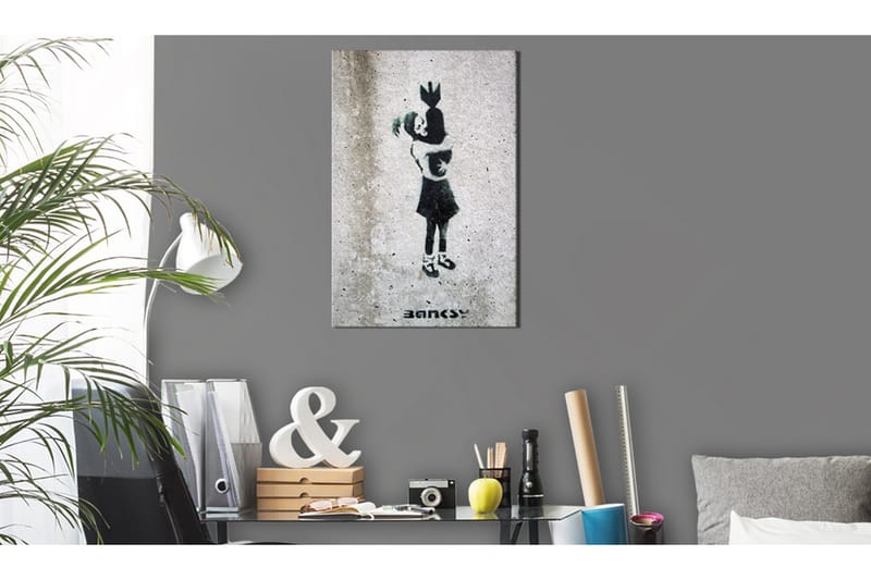 Tavla Bomb Hugger By Banksy VALUE_MISSING_3 80x120 - Inredning - Tavlor & posters - Canvastavla