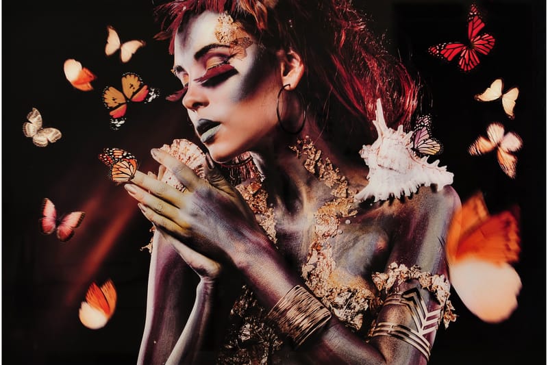 Tavla Woman With Butterflies Brown 120X80 Cm - 120x80 cm - Inredning - Tavlor & posters - Canvastavla