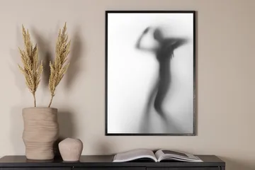 Poster Manshade 70x100 cm - Svart/Vit - Inredning - Tavlor & posters - Posters & prints - Fotografiska posters