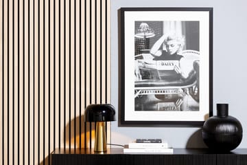 Villa Tavla Marilyn Dailey News - Svart/Vit/Glas/Trä - Inredning - Tavlor & posters - Posters & prints