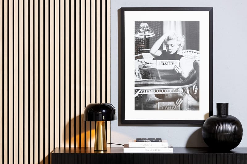 Villa Tavla Marilyn Dailey News - Svart/Vit/Glas/Trä - Inredning - Tavlor & posters - Posters & prints