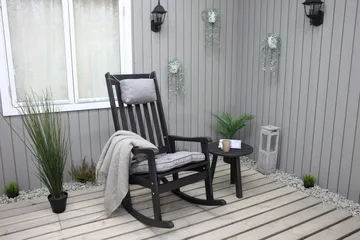 Ellabell Gungstol - Kaffesvart - Möbler - Barnmöbler - Barnstol - Gungstol barn