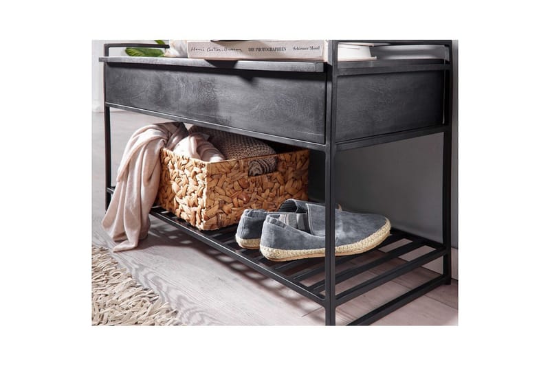 Bänk Wohnling industriell look med stort förvaringsutrymme i massivt trä och öppen skohylla Svart - Svart - Möbler - Bord & matgrupp - Avlastningsbord & sidobord - Lampbord & sidobord